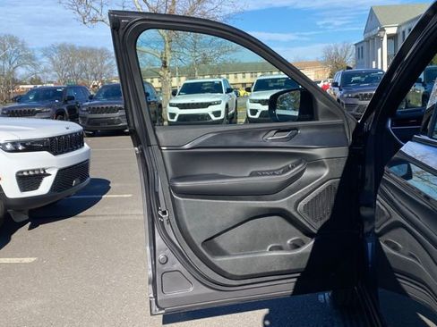 New 2025 Jeep Grand Cherokee Altitude image 20