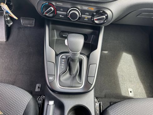 Used 2025 Kia Soul LX w/ LX Technology Package FWD image 39