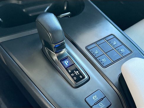 Used 2025 Lexus UX 300h FWD image 12