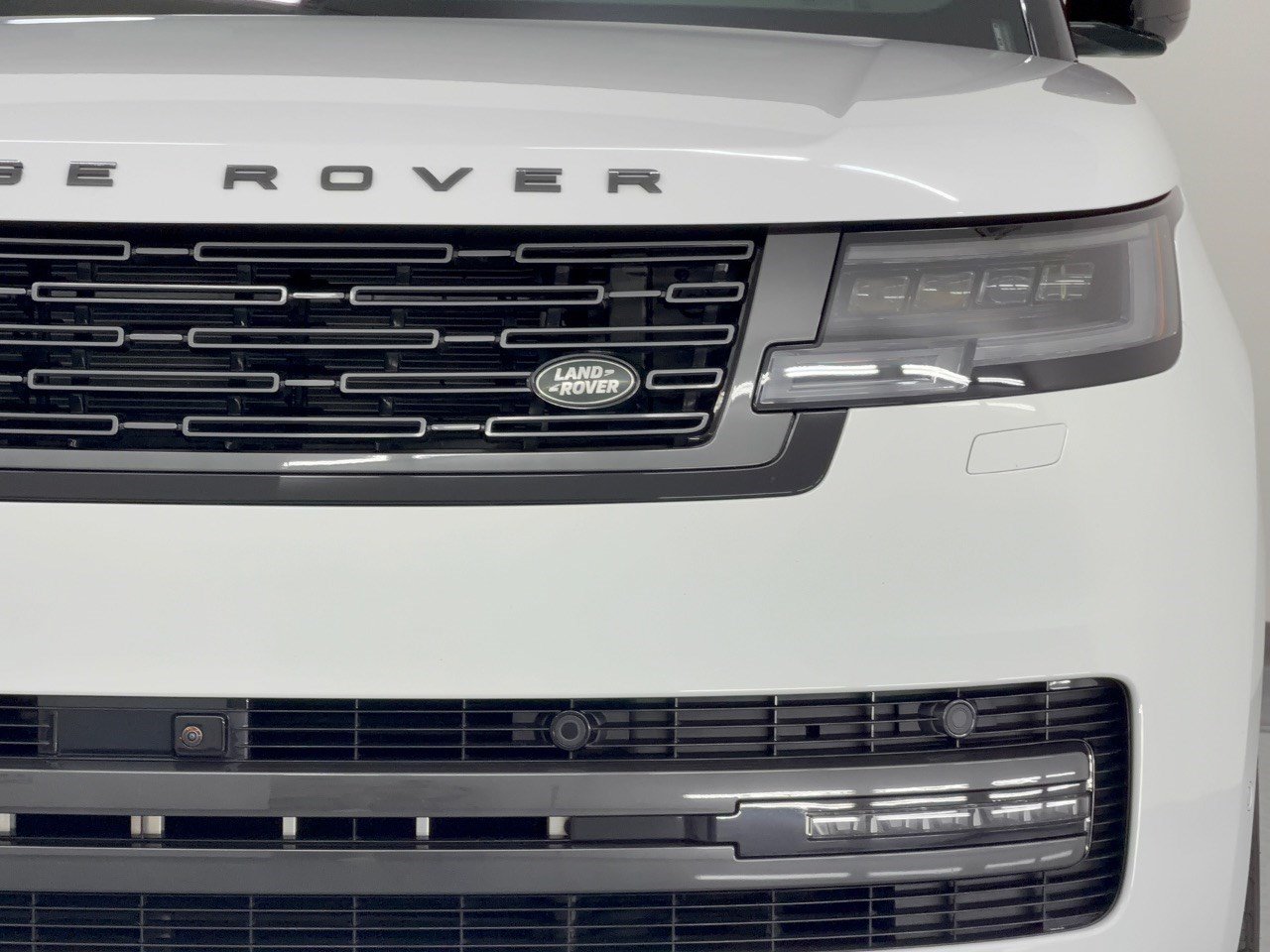 Used 2025 Land Rover Range Rover SE AWD/4WD image 12