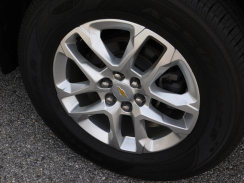 Used 2020 Chevrolet Traverse LT w/ Driver Confidence II Package AWD/4WD image 9