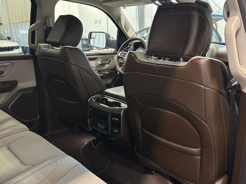 Used 2025 RAM 1500 Laramie AWD/4WD image 34