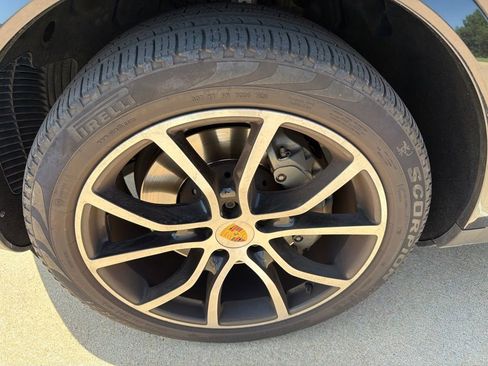 Used 2020 Porsche Cayenne S AWD/4WD image 7