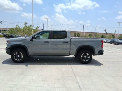 Used 2025 Chevrolet Silverado 1500 ZR2 w/ Technology Package AWD/4WD image 3