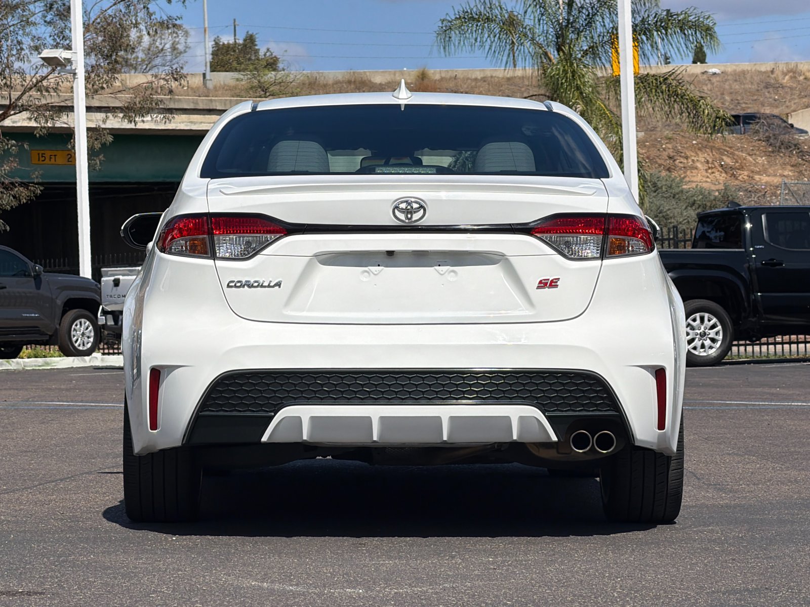 Used 2020 Toyota Corolla SE w/ SE Premium Package FWD image 4