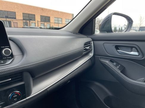 Used 2025 Nissan Rogue SV image 37