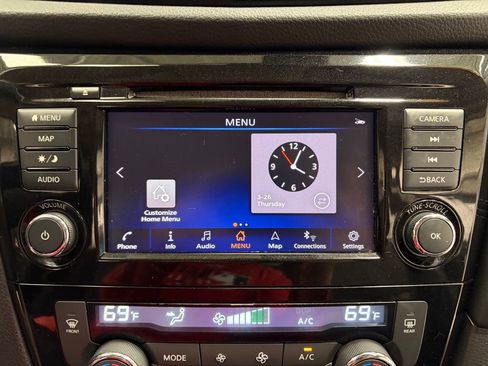 Used 2018 Nissan Rogue SL w/ Premium Package image 17