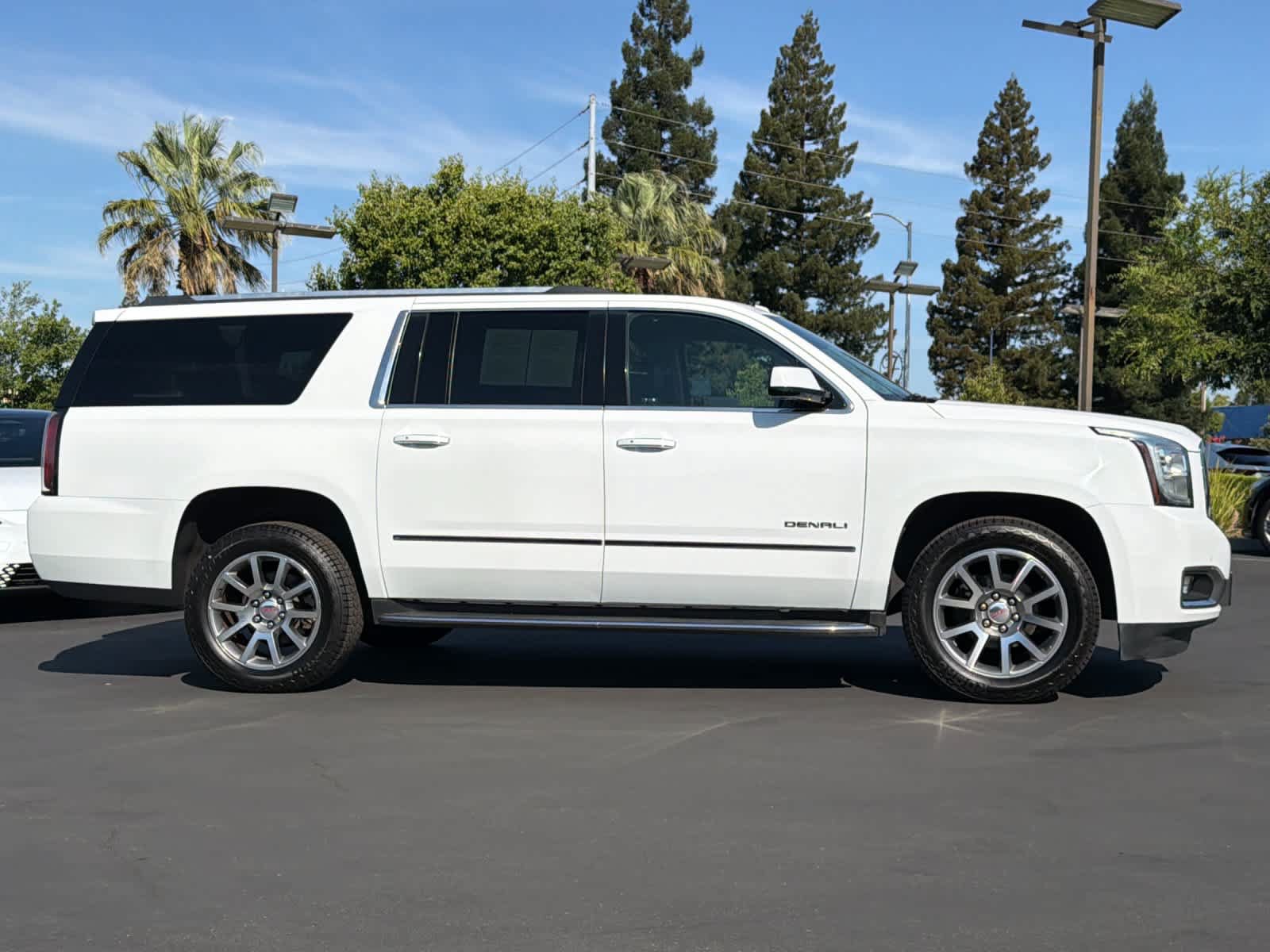 Used 2020 GMC Yukon XL Denali RWD image 6