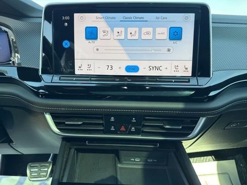 Used 2024 Volkswagen Atlas Cross Sport SEL R-Line image 16