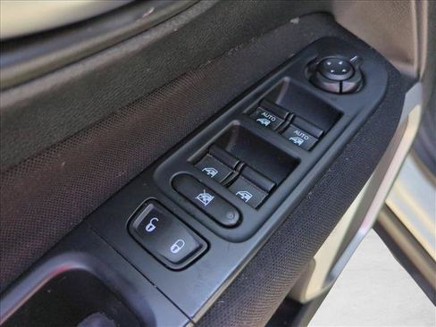 Used 2018 Jeep Renegade Sport w/ Power & Air Group FWD image 9