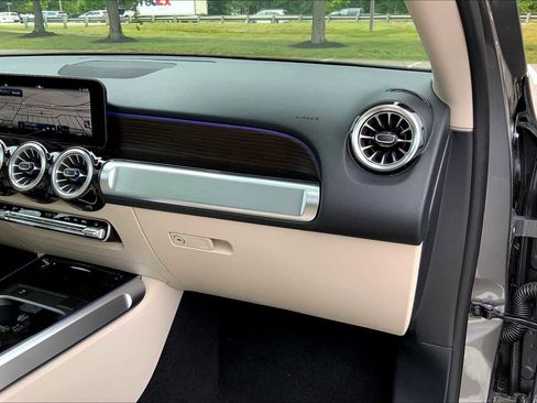 Certified 2025 Mercedes-Benz GLB 250 4MATIC image 10