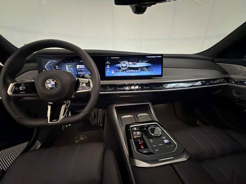 Used 2023 BMW 760i xDrive AWD/4WD image 17