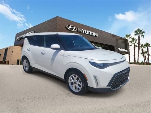 Used 2023 Kia Soul LX w/ Option Group 015 image 4