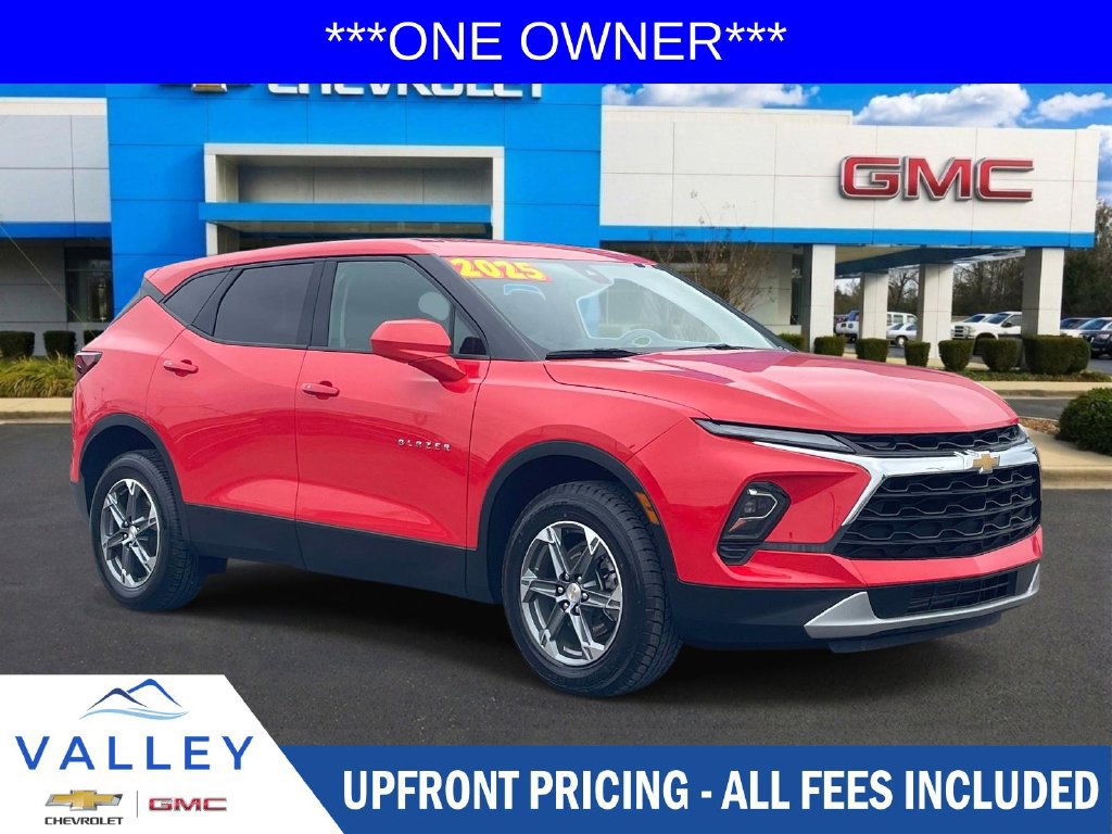Used 2025 Chevrolet Blazer LT FWD image 1