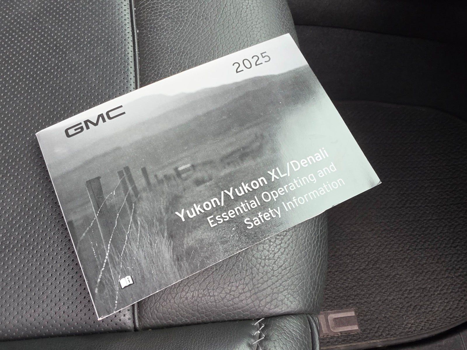 Used 2025 GMC Yukon Denali AWD/4WD image 16