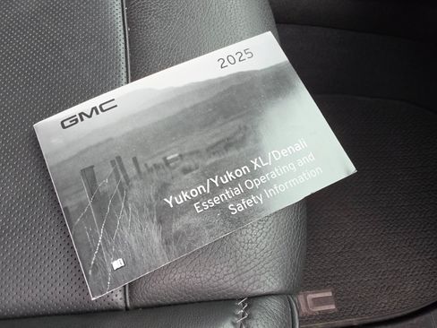 Used 2025 GMC Yukon Denali AWD/4WD image 16