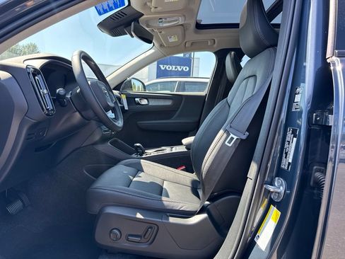 New 2026 Volvo XC40 B5 Core w/ Climate Package AWD/4WD image 4