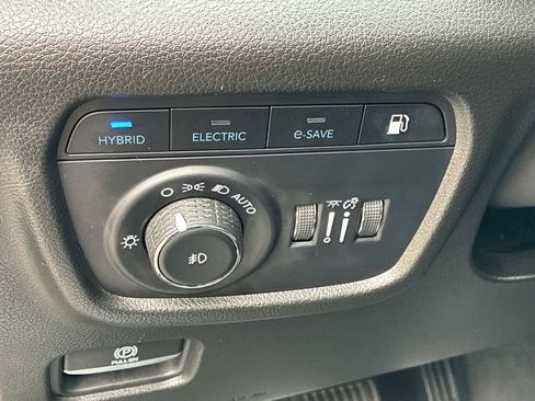Used 2023 Jeep Grand Cherokee Overland w/ Luxury Tech Group IV AWD/4WD image 29