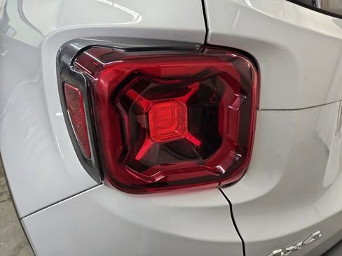 Used 2021 Jeep Renegade Latitude w/ Luxury Group I AWD/4WD image 20