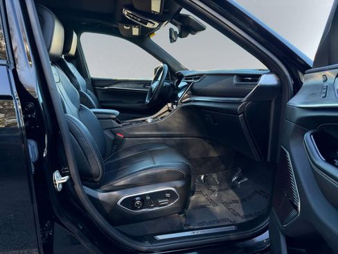 Used 2023 Jeep Grand Cherokee Overland w/ Advanced Protech Group III image 20