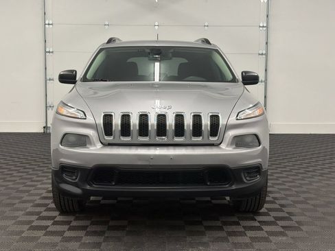 Used 2017 Jeep Cherokee Sport AWD/4WD image 6