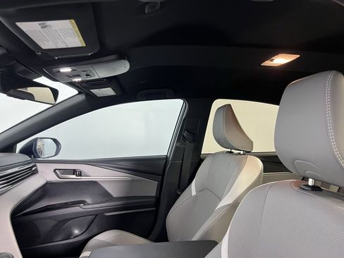 Used 2025 Toyota Camry SE image 21