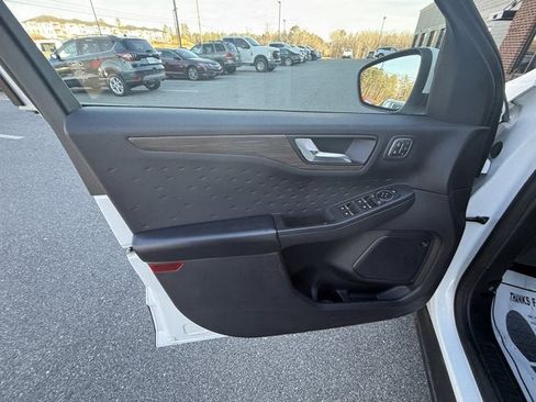 Used 2020 Ford Escape Titanium w/ Titanium Premium Package 2.0 image 15