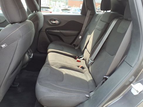 Used 2016 Jeep Cherokee Latitude image 9