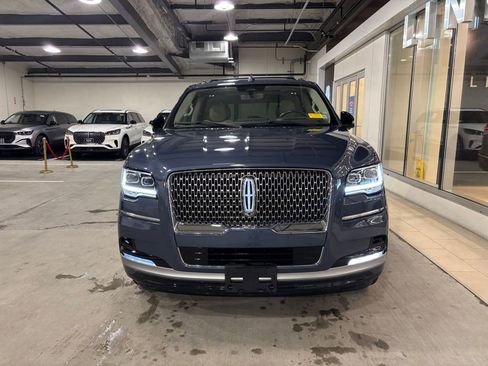 Used 2023 Lincoln Navigator Reserve AWD/4WD image 2