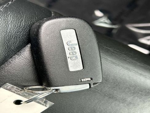 Used 2022 Jeep Grand Cherokee Limited AWD/4WD image 11