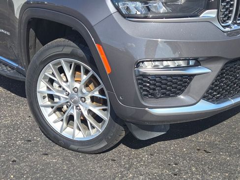 Used 2023 Jeep Grand Cherokee Summit w/ Luxury Tech Group V AWD/4WD image 3