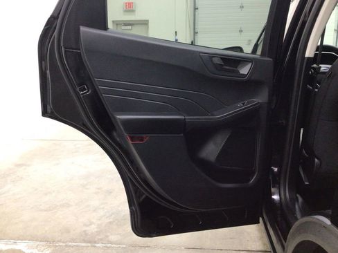 Used 2022 Ford Escape SE image 18