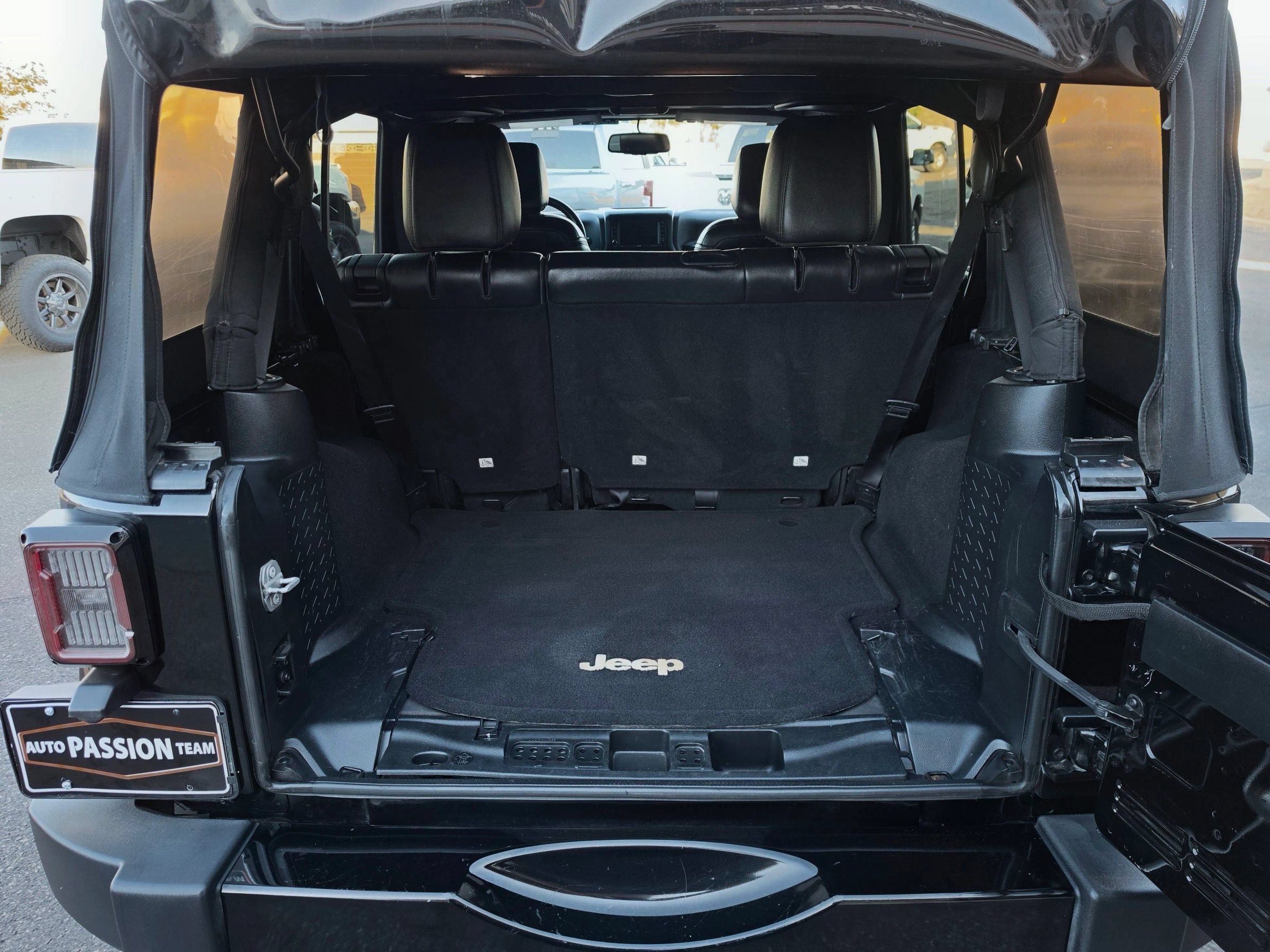 Used 2017 Jeep Wrangler Unlimited Sahara AWD/4WD image 19