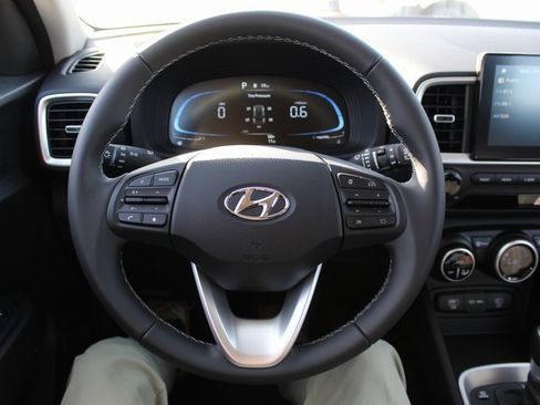 New 2025 Hyundai Venue SEL image 19