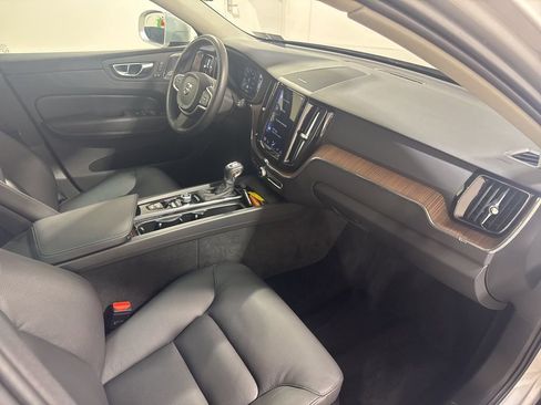 Used 2021 Volvo XC60 T5 Momentum w/ Premium Package AWD/4WD image 27