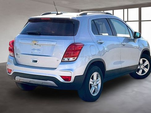Used 2017 Chevrolet Trax LT FWD image 3