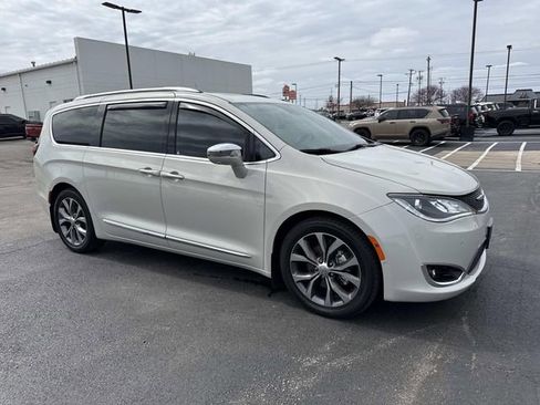 Used 2020 Chrysler Pacifica Limited image 7