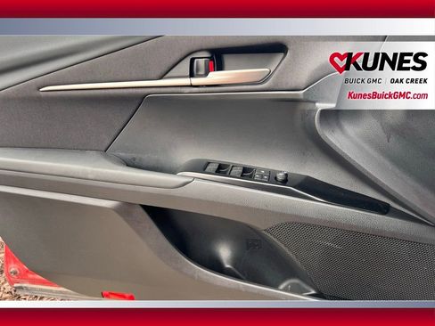 Used 2025 Toyota Camry SE image 9