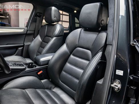 Used 2018 Porsche Macan Turbo image 61