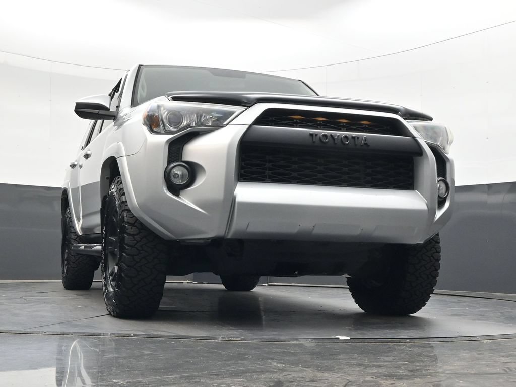 Used 2017 Toyota 4Runner SR5 AWD/4WD image 26