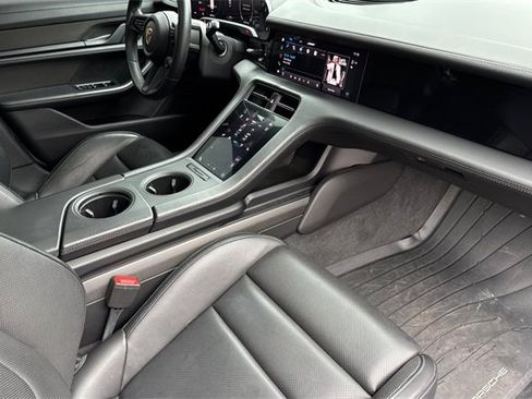 Used 2022 Porsche Taycan GTS image 17