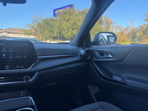 Used 2025 Chevrolet Equinox LT image 34