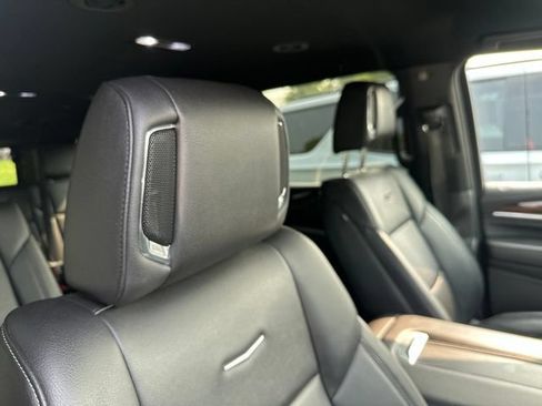 Used 2024 Cadillac Escalade ESV Luxury AWD/4WD image 15