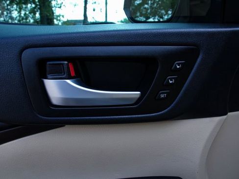 Used 2019 Toyota Highlander Limited image 14