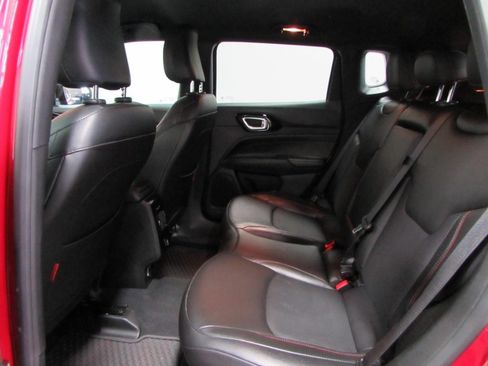 Used 2025 Jeep Compass Trailhawk AWD/4WD image 15