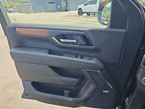 Used 2025 GMC Yukon Denali image 32
