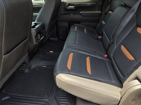 Used 2023 GMC Sierra 1500 AT4 w/ AT4 Premium Package AWD/4WD image 12
