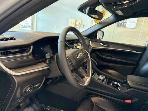 Used 2024 Jeep Grand Cherokee L Limited w/ Black Appearance Package image 21