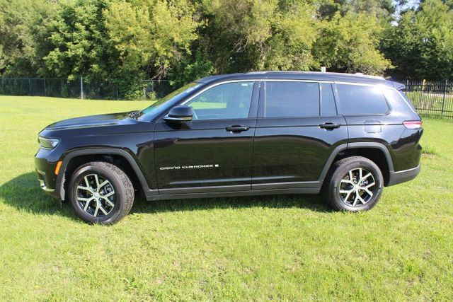 Used 2024 Jeep Grand Cherokee L Limited w/ Luxury Tech Group II AWD/4WD image 3