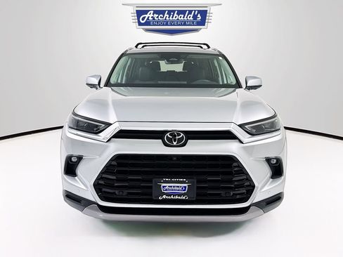 Used 2024 Toyota Grand Highlander AWD image 2